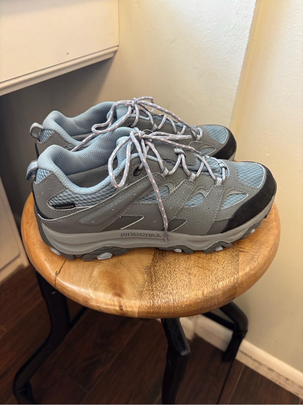 Merrell children’s Moab 3 waterproof low hiking sneaker boots shoes sz 6